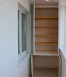 Внутренняя отделка балкона в светлых тонах - фото 1